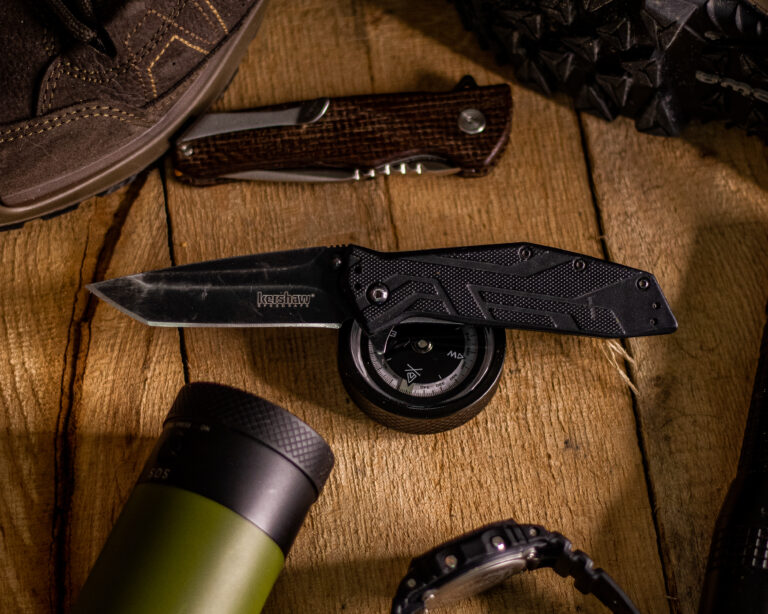 How To Choose a Hiking Knife: The Quick and Dirty Guide