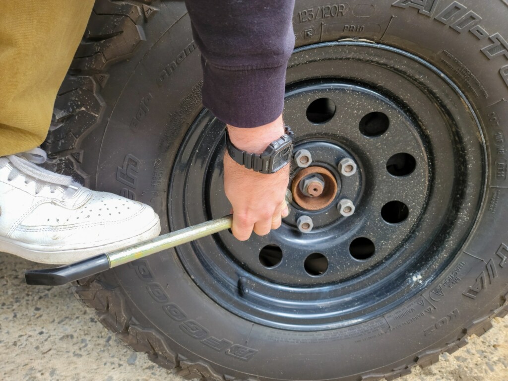 how to change a tire